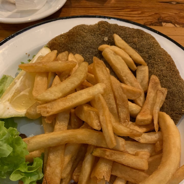 photo of Juanes Milanesa De Seitán Con Guarnición shared by @malonso23 on  01 Aug 2022 - review