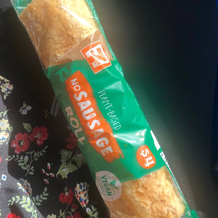 photo of 7-Eleven Plant Based No-Sausage Roll shared by @nicoletoomey on  04 Sep 2021 - review
