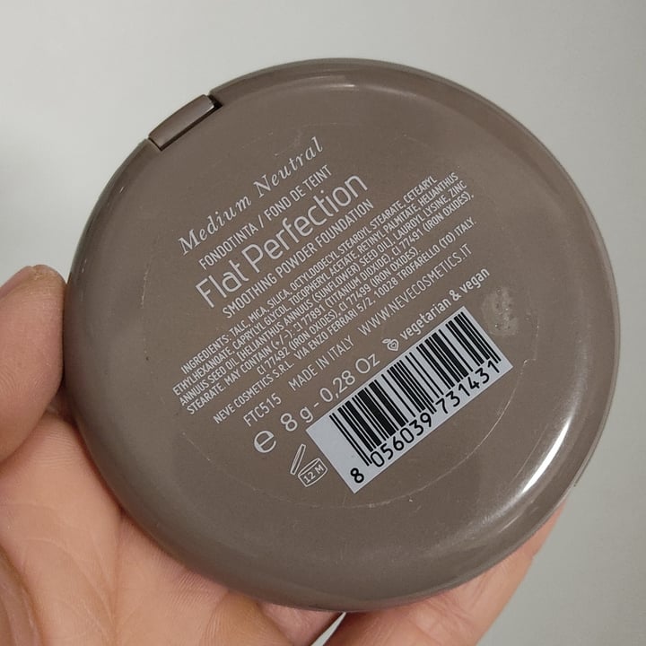 review photo of Neve Cosmetics Flat Perfection Smoothing Foundation shared by @lulubruzzi on 11 Mar 2022 - review