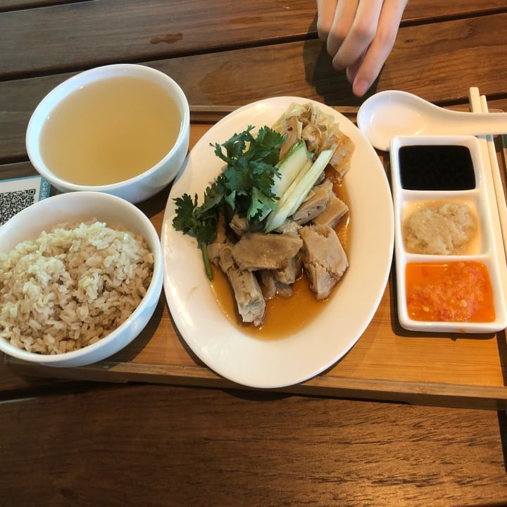photo of Privé at Singapore Botanic Gardens Hainanese vegan Chicken Rice shared by @soy-orbison on  18 Apr 2022 - review