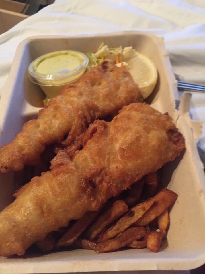 photo of The Hogtown Vegan Phish N Chips shared by @foxnom on  30 Jan 2020 - review