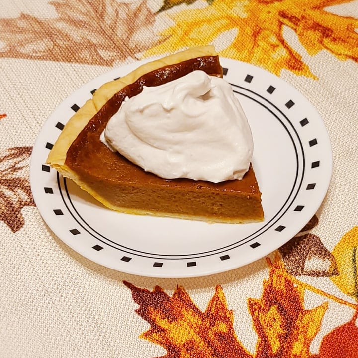 photo of Whole Foods Market Vegan Pumpkin Pie shared by @agreene428 on  27 Nov 2020 - review
