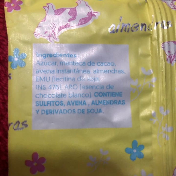 photo of Un Rincón Vegano Tableta sabor Blanco con Almendras shared by @soffveggie on  08 Dec 2021 - review