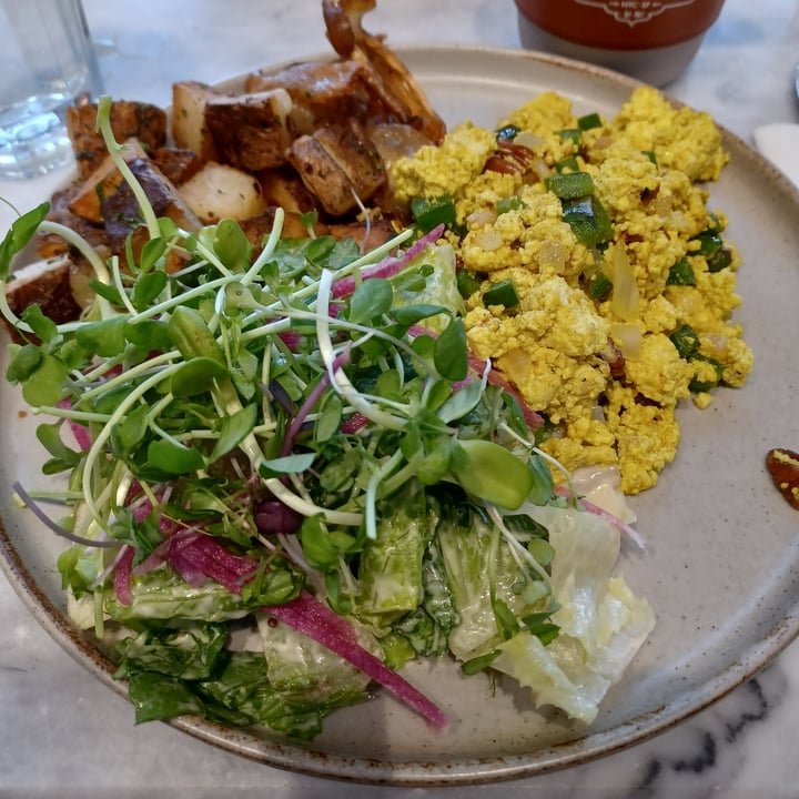 photo of Beloved Cafe & Restaurant Vegan Scramble shared by @tipsyballoons on  22 Aug 2022 - review