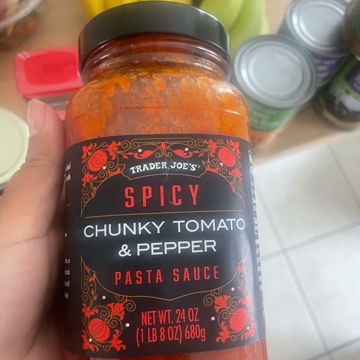 photo of Trader Joe's Spicy Chunky Tomato & Pepper Pasta Sauce shared by @angelaaraujo on  26 Apr 2022 - review