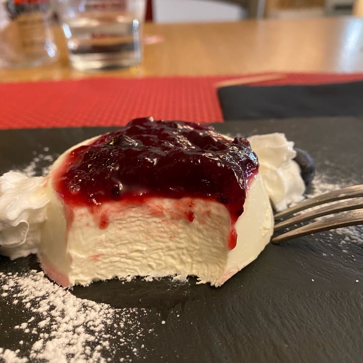 photo of Sopra la panca Panna cotta shared by @whatthefuck on  17 Sep 2022 - review