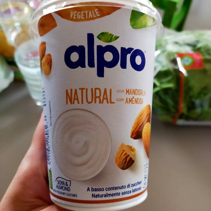 review photo of Alpro yogurt Natural con mandorle shared by @greengiu on 30 Sep 2022 - review