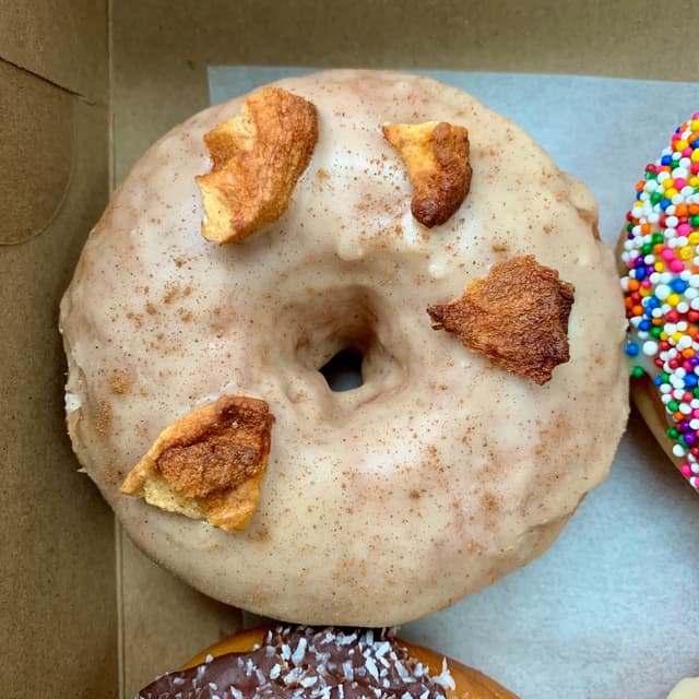 「Apple Spice Caramel Donut」の料理の写真
