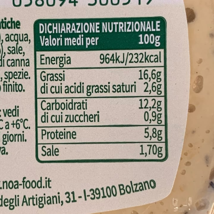 review photo of Noa Hummus Ceci & Erbe shared by @vegamomo on 01 May 2022 - review