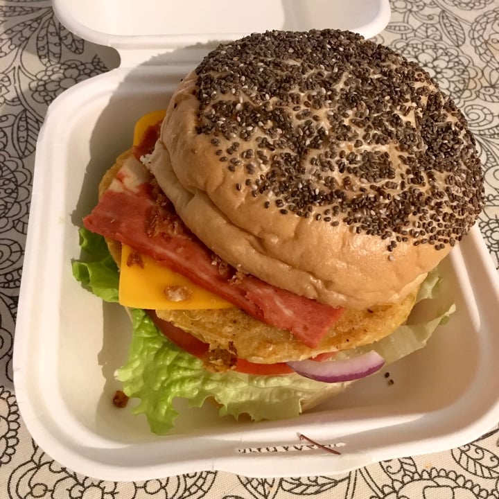 photo of Veggie Burger Hamburguesa Americana shared by @comocomervegetales on  31 Dec 2020 - review