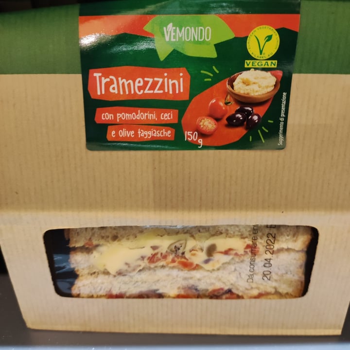 photo of Vemondo Tramezzini con pomodorini ceci e olive shared by @nbenedetta on  31 Mar 2022 - review