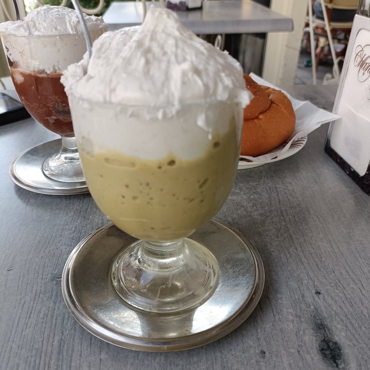 photo of Chantilly Cafè Granita al pistacchio con panna vegan shared by @aribes on  27 Aug 2022 - review