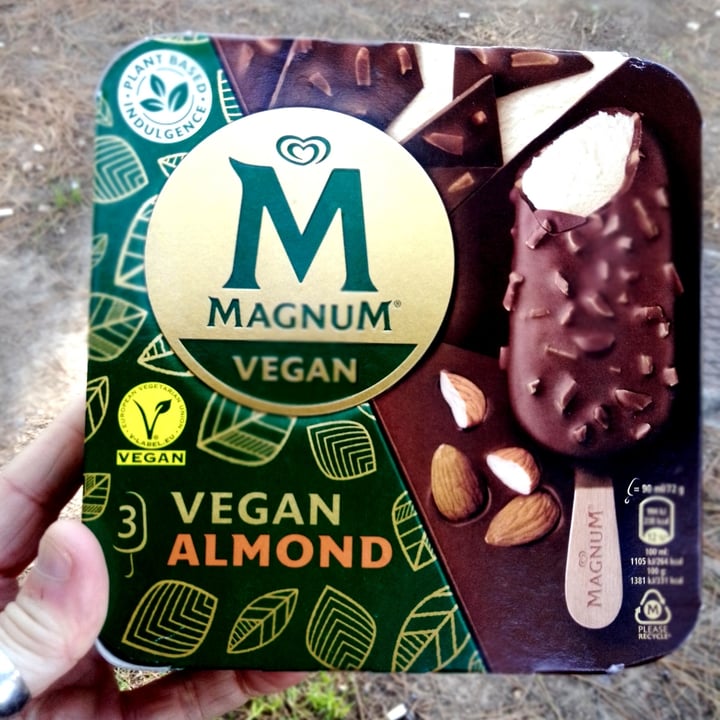 photo of Magnum Magnum Vegan Almond shared by @berengueremy on  19 Dec 2022 - review