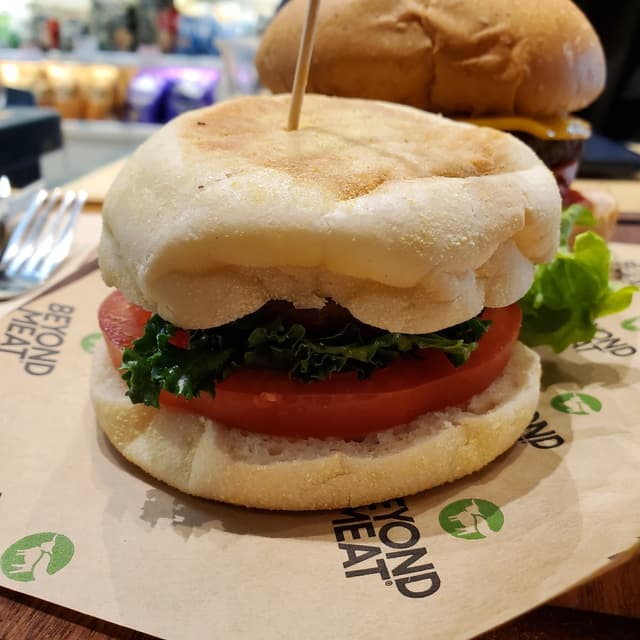 Photo du plat “Beyond Sausage Breakfast Muffin”