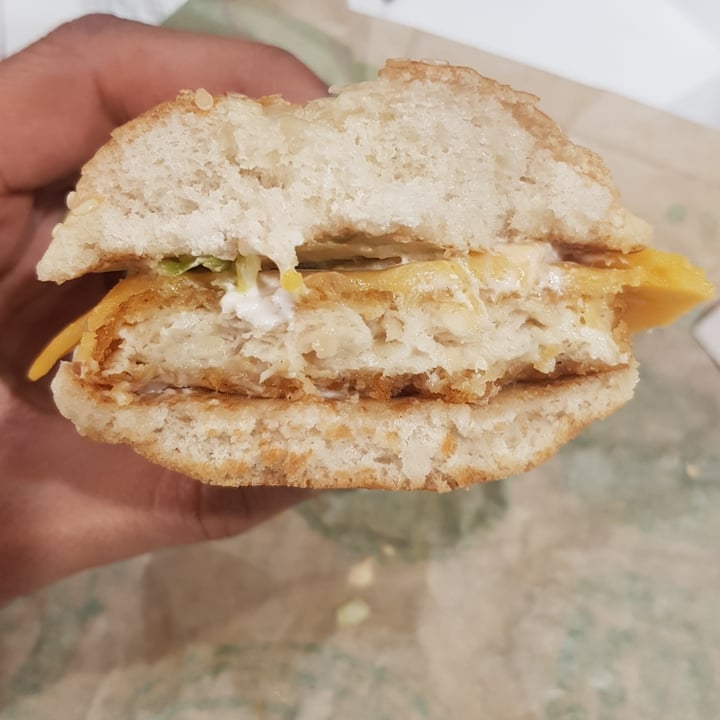 photo of Burger King Leicester Square Vegan Cheeeze Royale shared by @rnp20 on  21 Mar 2022 - review