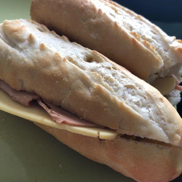 photo of Greggs Vegan Ham and Cheeze Baguette shared by @cloudnineberry on  20 Jul 2021 - review