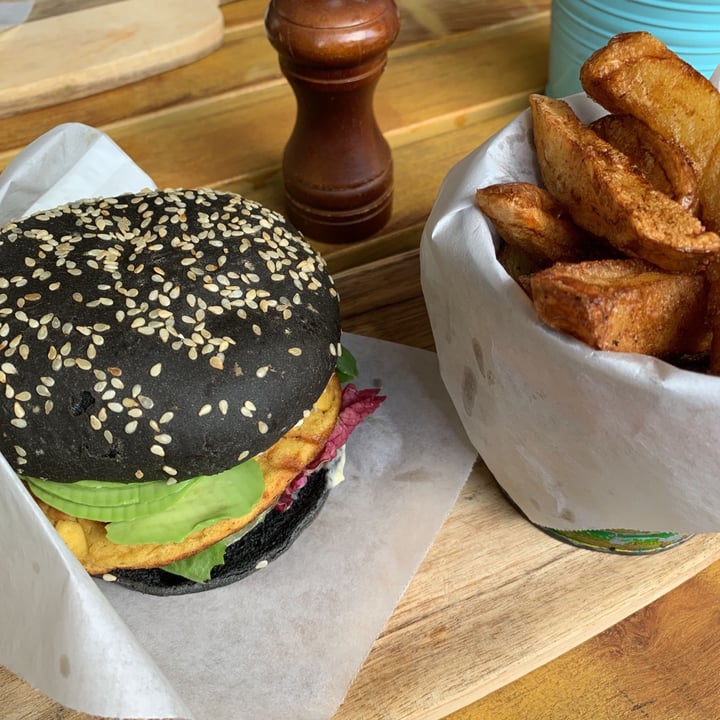 review photo of Coolinart Vegan Avocado Burger with Tofu shared by @ashleeanne on 29 Jun 2019 - review