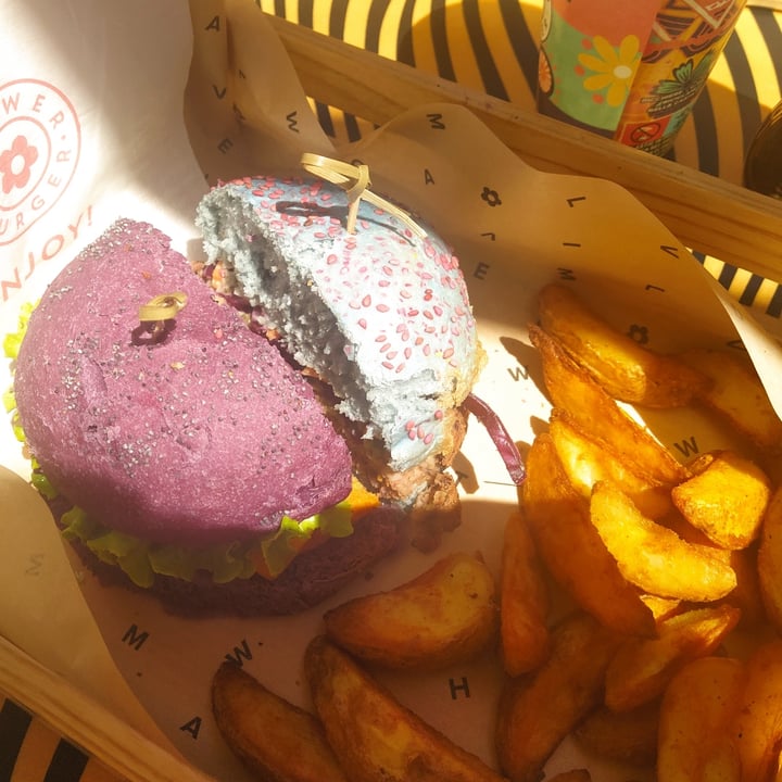 photo of Flower Burger I Puffi burger shared by @giupa on  05 May 2022 - review