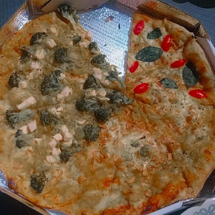photo of Math's Pizza Pizza Vegana shared by @alessandracristina on  06 Nov 2022 - review