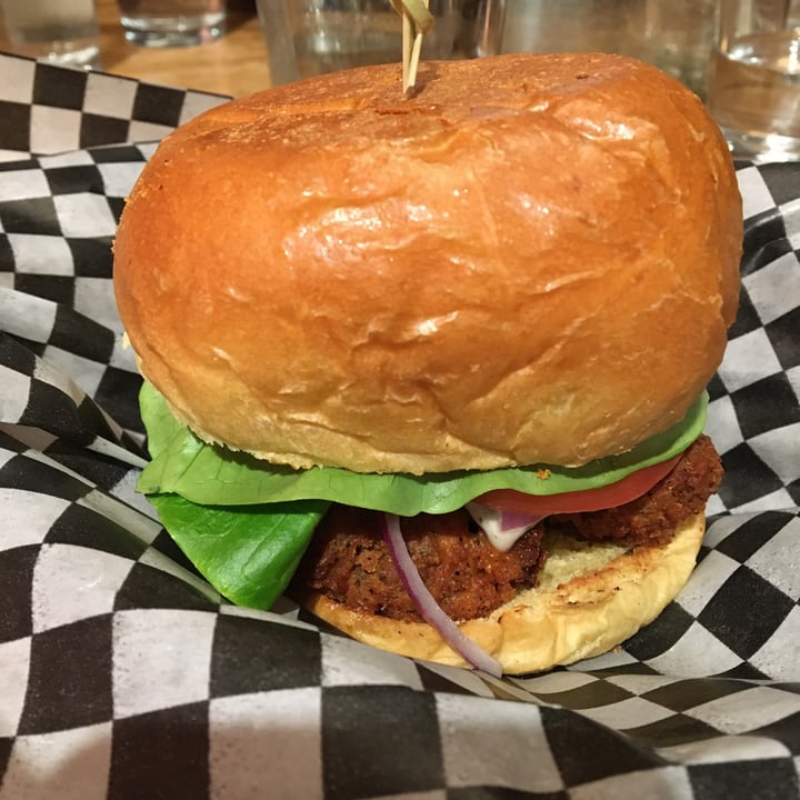 review photo of Burger Fiancé “Fried Chick-en” Sandwich shared by @yvana on 12 May 2022 - review