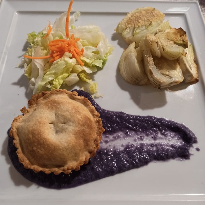 review photo of Ristorante Vegano Biologico La Lanterna Pie Di Zucca E Verza Su Crema Di Cappuccio Viola E Finocchi Gratinati shared by @aryrene on 12 Nov 2022 - review