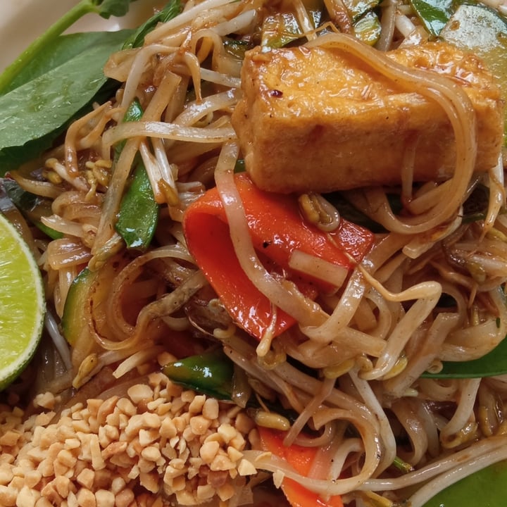 photo of WOK Zona T Phad Thai de tofu con vegetales shared by @matiasscorza on  07 Oct 2021 - review