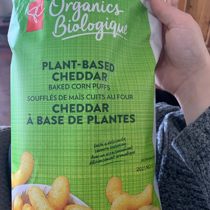 photo of President's Choice Plant-based Cheddar Baked Corn Puffs shared by @deathoverdecaf on  22 Apr 2021 - review