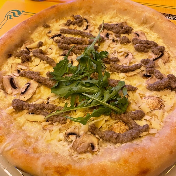 photo of New Freedom Cakes Café Pizza Tartufi e Funghi shared by @noeliaperez on  09 Oct 2022 - review