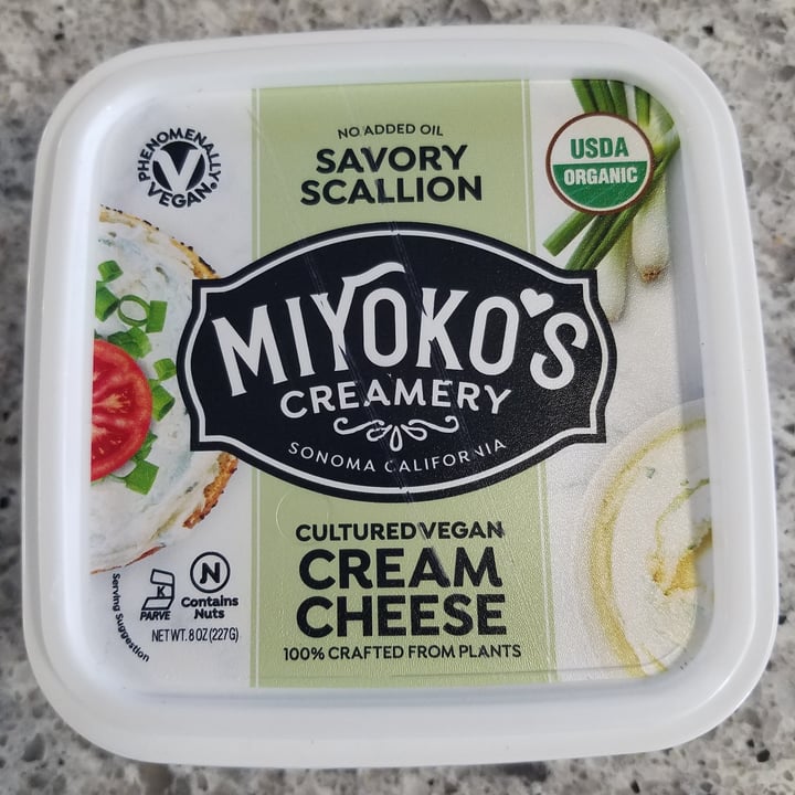 photo of Miyoko's Creamery Cultured Vegan Cream Cheese Savory Scallion shared by @meghank on  02 Nov 2020 - review
