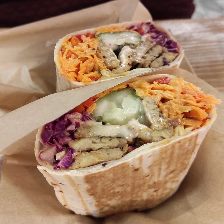 photo of Edgy Veggy Tempeh burrito shared by @daniela94 on  25 Mar 2022 - review