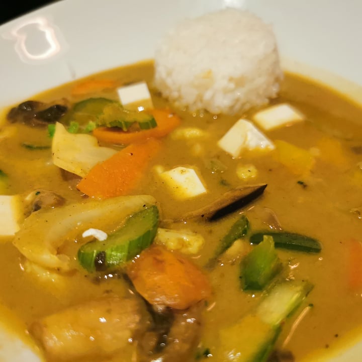 review photo of Spice Yellow Asian curry shared by @cookienutsvegan on 11 Sep 2021 - review