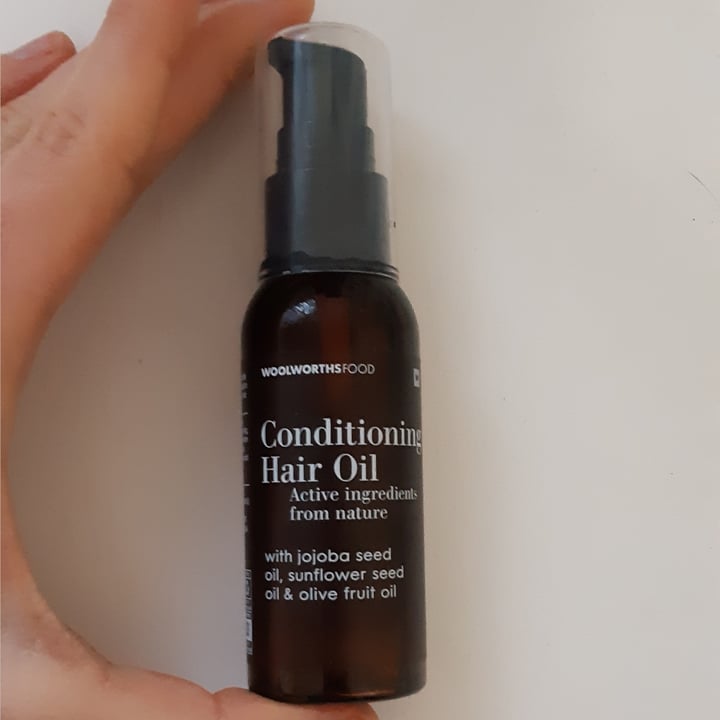 photo of Woolworths Conditioning Hair Oil shared by @michpleace13 on  29 Aug 2020 - review
