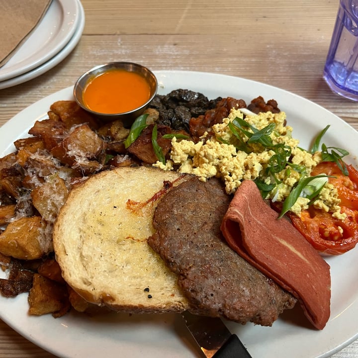 photo of MeeT in Gastown The Full English shared by @blondechickpea on  22 Apr 2022 - review