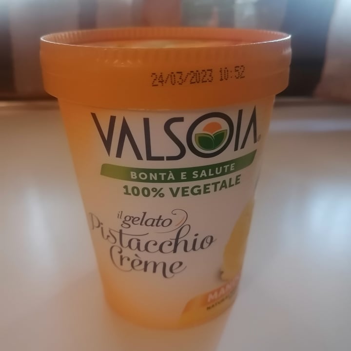photo of Valsoia il Gelato al pistachio e crema Mandorla  shared by @amaggica on  14 Mar 2022 - review