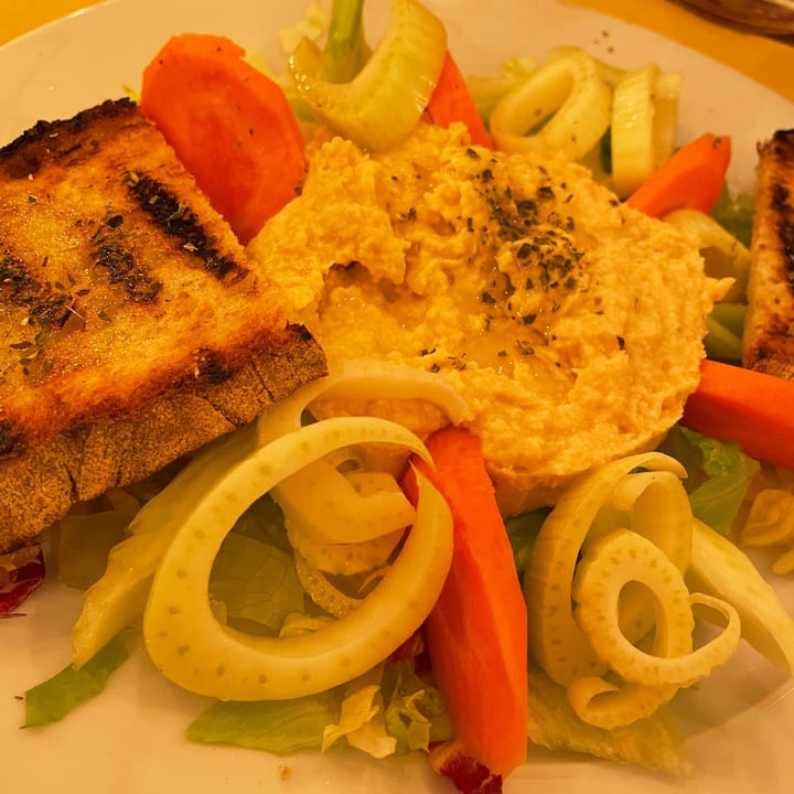 photo of Origano Trevi hummus con verdure shared by @alicewithcats on  12 Sep 2022 - review