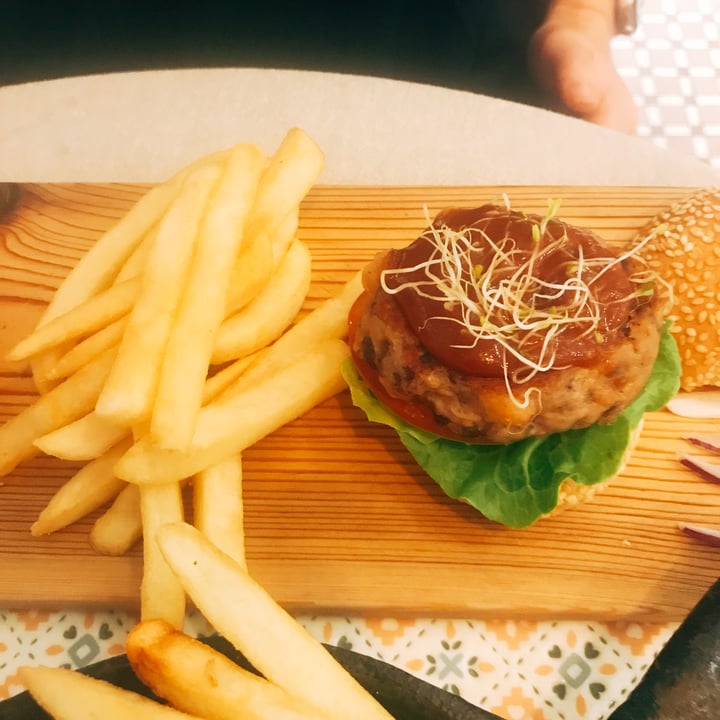 photo of Bookworm Cafe Mini Juicy Beanburger shared by @kaylabear on  04 Apr 2018 - review