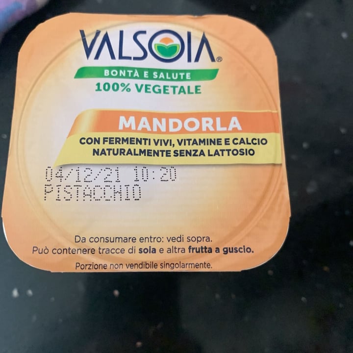 photo of Valsoia Yogurt frutti rossi e mandorla shared by @laura11021979 on  24 Nov 2021 - review