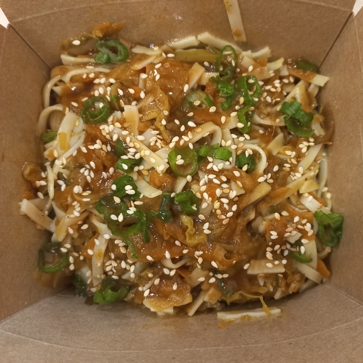 review photo of Mama Tierra Acropolis Pad Thai Salad GF shared by @temperancexiiii on 22 Sep 2022 - review