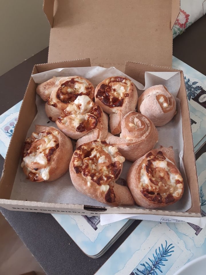 photo of Papa John's Pizza Marmite Cheese Rolls shared by @foxstar82 on  26 Mar 2020 - review