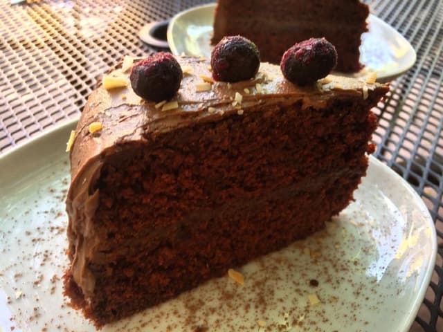 Photo of the dish “Pastel de chocolate con frutos rojos”