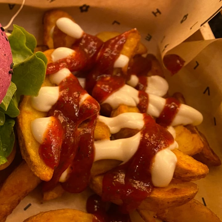 photo of Flower Burger Patatas Buenas shared by @chiaraelisabetta on  15 Mar 2022 - review