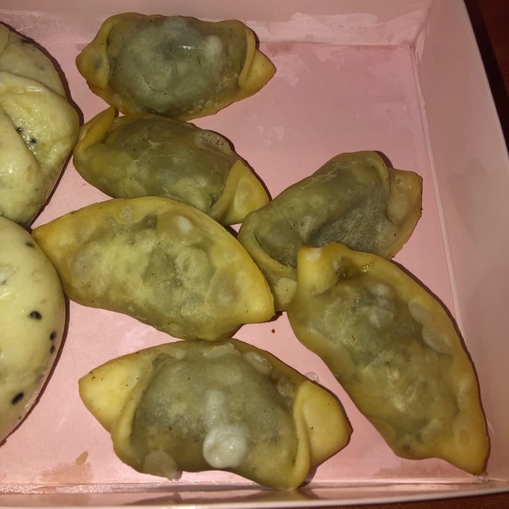 photo of Koi Dumplings (Delivery and Takeaway only) Dumplings de hongos shared by @juliaarena on  22 Feb 2021 - review