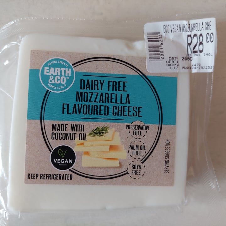 photo of Earth & Co Dairy free mozzarella cheese shared by @hippiegirl on  08 Oct 2021 - review