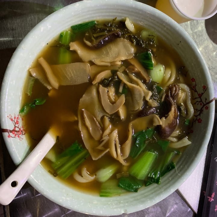 photo of Noodles & Soups Noodles “la mian” con verdure shared by @abillion22 on  27 May 2022 - review