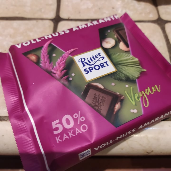 review photo of Ritter Sport Voll-Nuss Amaranth shared by @stefy74 on 05 Oct 2021 - review