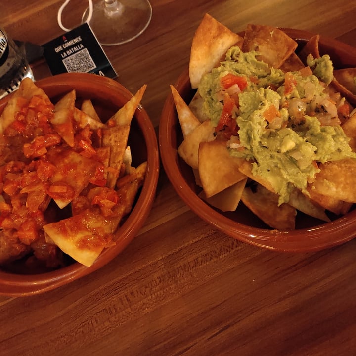 photo of Valhalla Rock Burger Nachos con guacamole y nachos con chilli shared by @notyetem on  21 Mar 2022 - review
