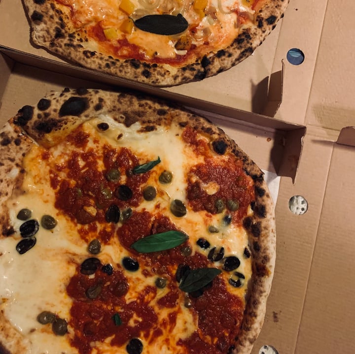 photo of Rustico Italiano Spagnola Pizza Vegane shared by @rosaliemelin on  12 Jun 2020 - review
