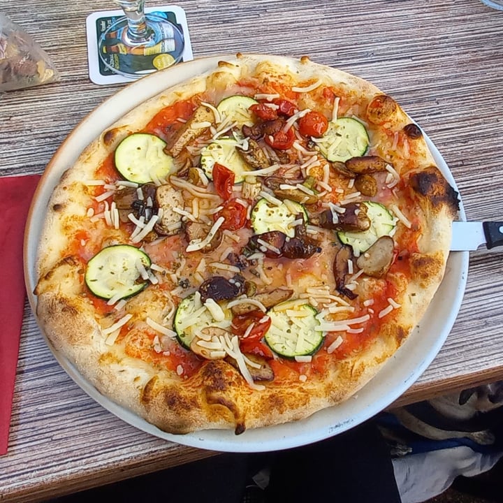 photo of Ristorante Acquario Pizza vegana con porcini shared by @anameier on  04 Aug 2021 - review