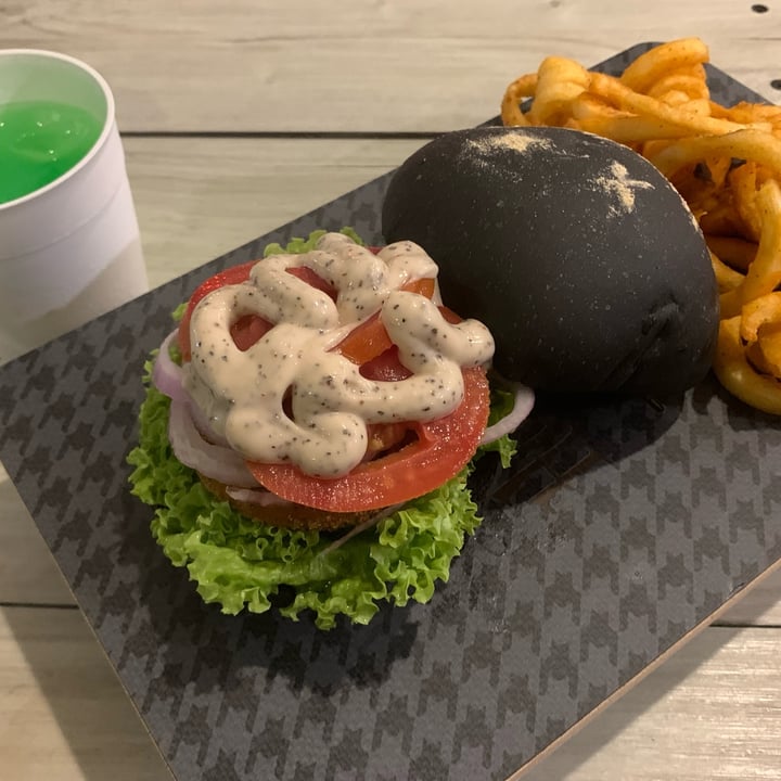 photo of VeganBurg Singapore Thriller Burger shared by @roshninagaria on  20 Oct 2022 - review