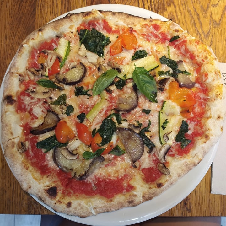 photo of MANSO PIZZERIA Vegetable Pizza shared by @sofiat4 on  07 Sep 2021 - review